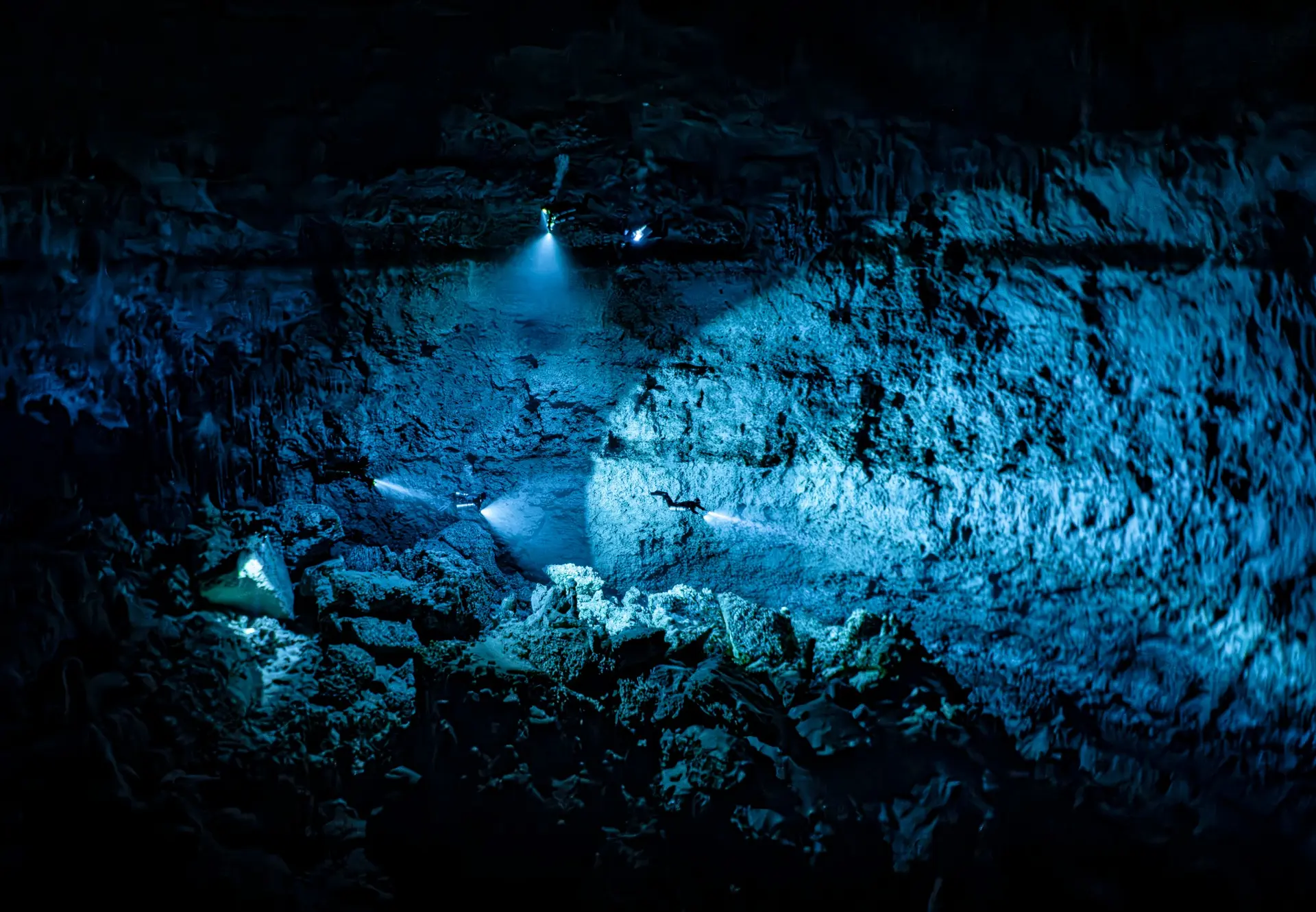 Cave diver beneath the limestone ceiling of a cenote