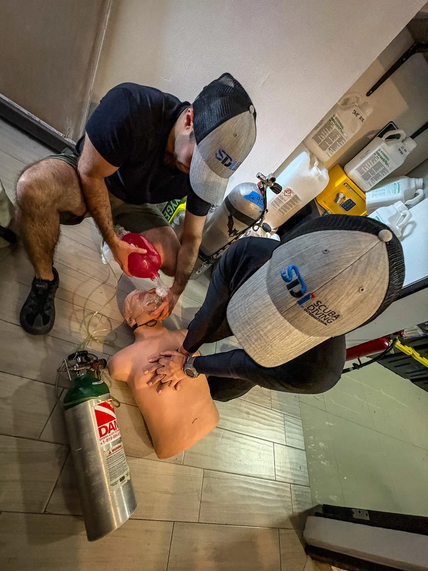 First-aid training with emergency oxygen equipment